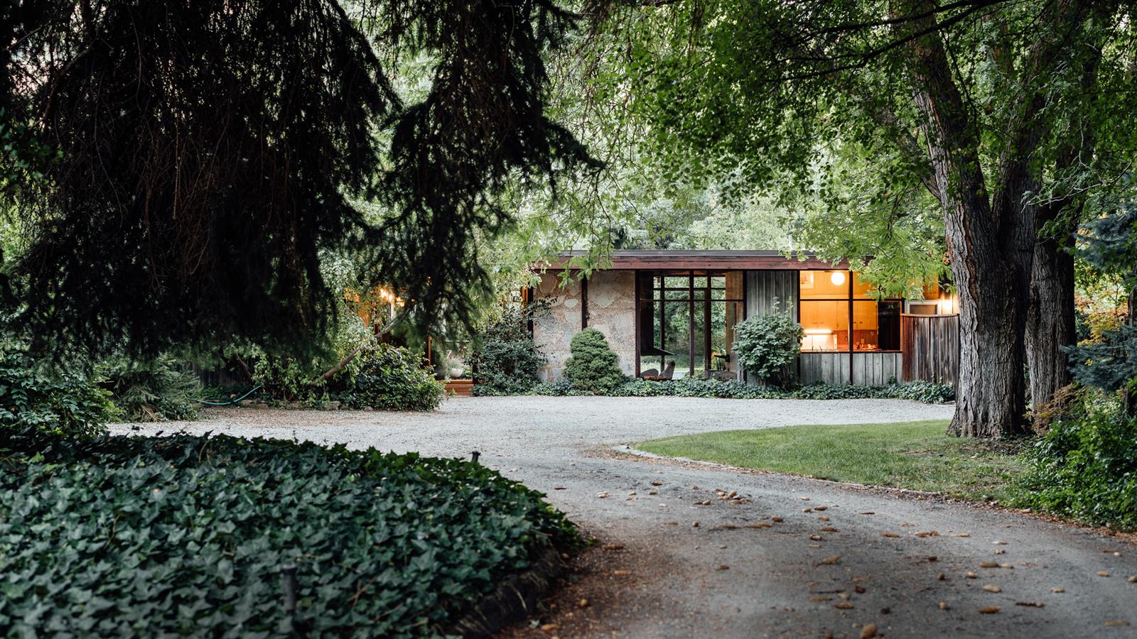 Cottonwood Lane Hand of Mod